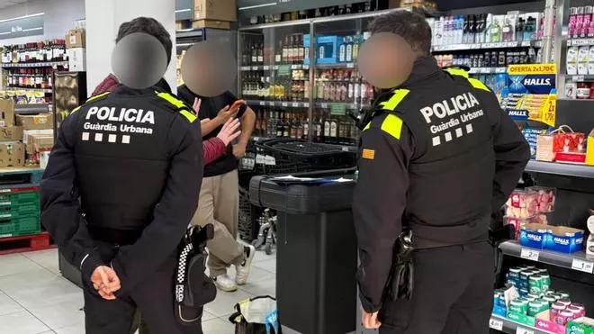 Badalona cierra un supermercado por no tener licencia tras multarlo tres veces
