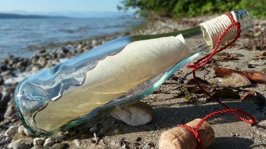 Encuentran en Moscú un mensaje en una botella que una niña tiró al mar en España