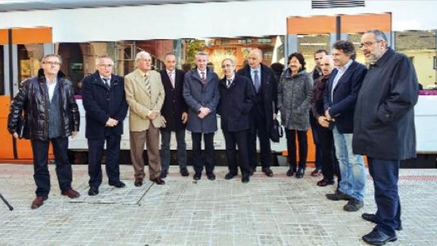 Alcaldes i regidors de la Xarxa C-17 en una trobada a Puigcerdà