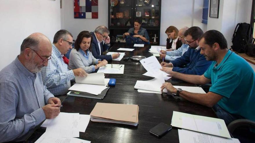 La reunión de la comisión rectora del paisaje protegido de las Cuencas, ayer, en Sotrondio.