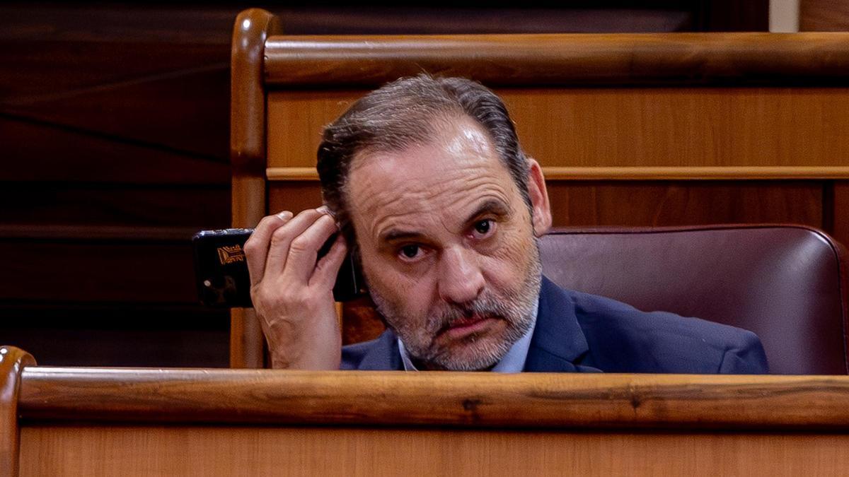 El diputado y exministro José Luis Ábalos durante una sesión plenaria en el Congreso de los Diputados, a 21 de octubre de 2025, en Madrid (España).