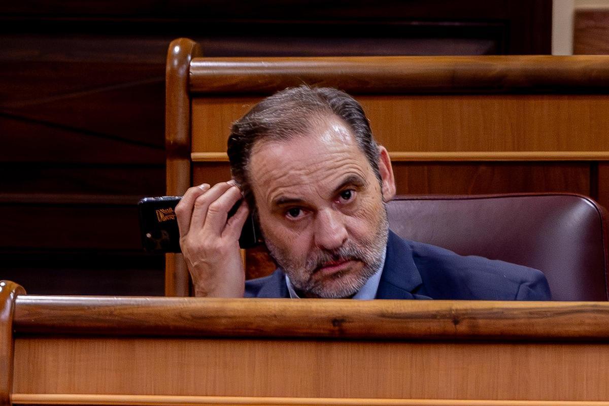 El diputado y exministro José Luis Ábalos durante una sesión plenaria en el Congreso de los Diputados, a 21 de octubre de 2025, en Madrid (España).