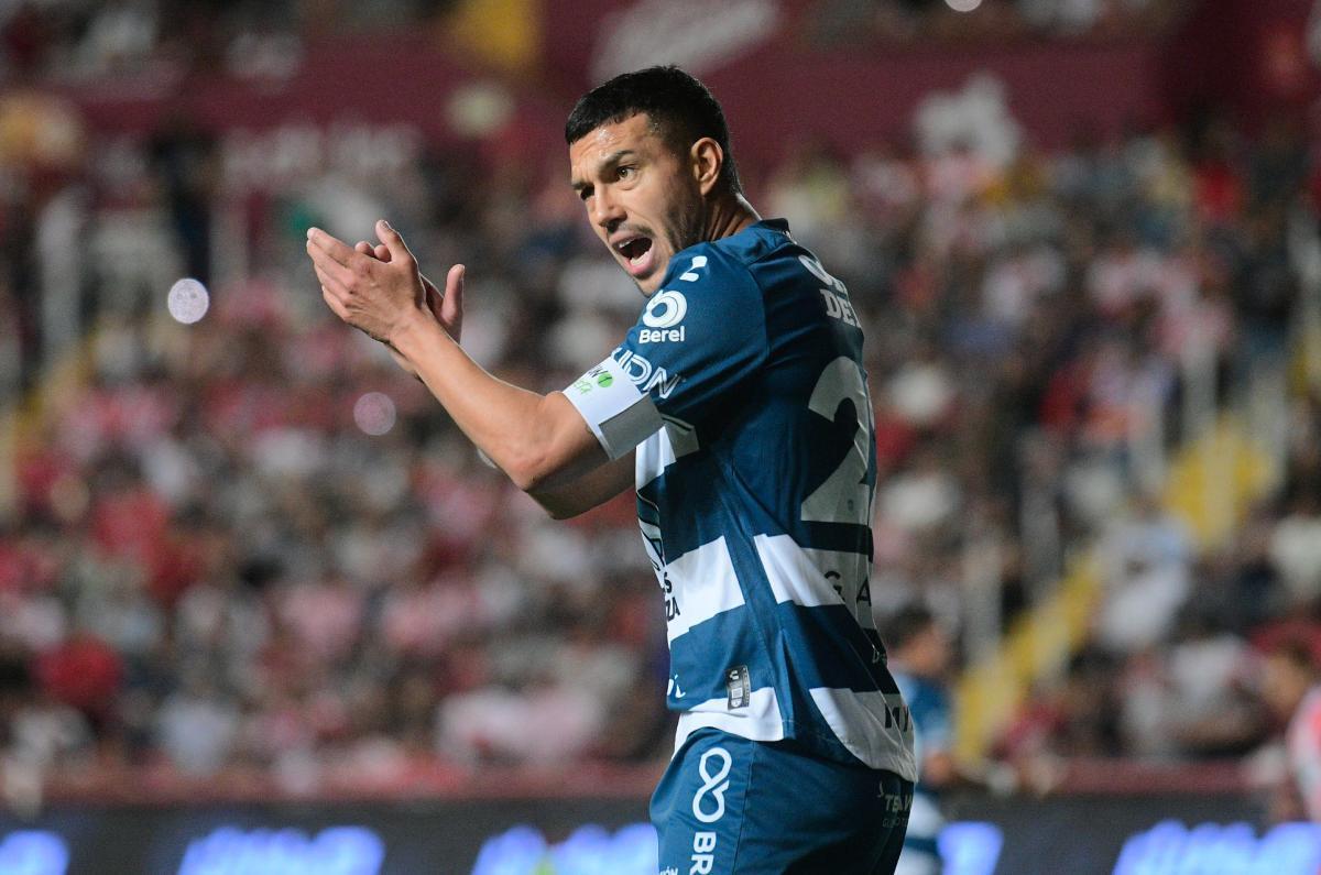 Gustavo Cabral, capitán de Pachuca, durante un partido de la Liga MX.
