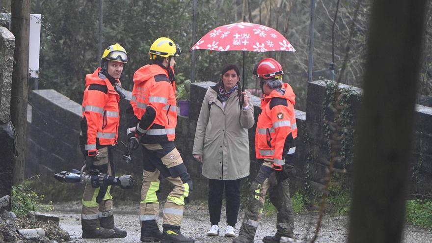 La alcaldesa de Moaña, Leticia Santos, comenta lo sucedido en el desprendimiento de la Autovía do Morrazo