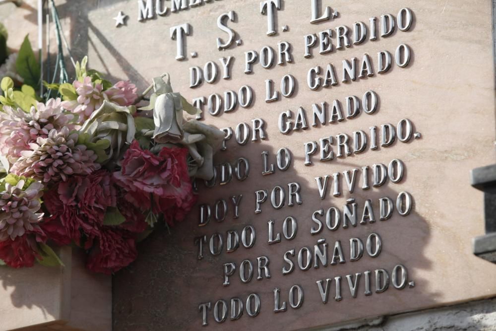 Día de Difuntos en el cementerio de Ceares, Gijón