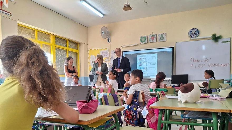 Educación cambiará las cubiertas e instalará placas solares 