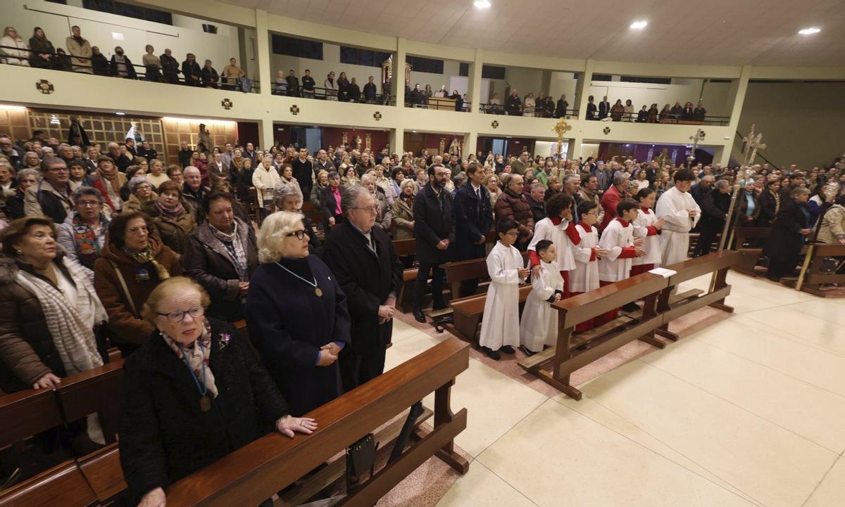 La iglesia de San José, repleta de fieles en el acto de apertura. |  Gustavo Santos