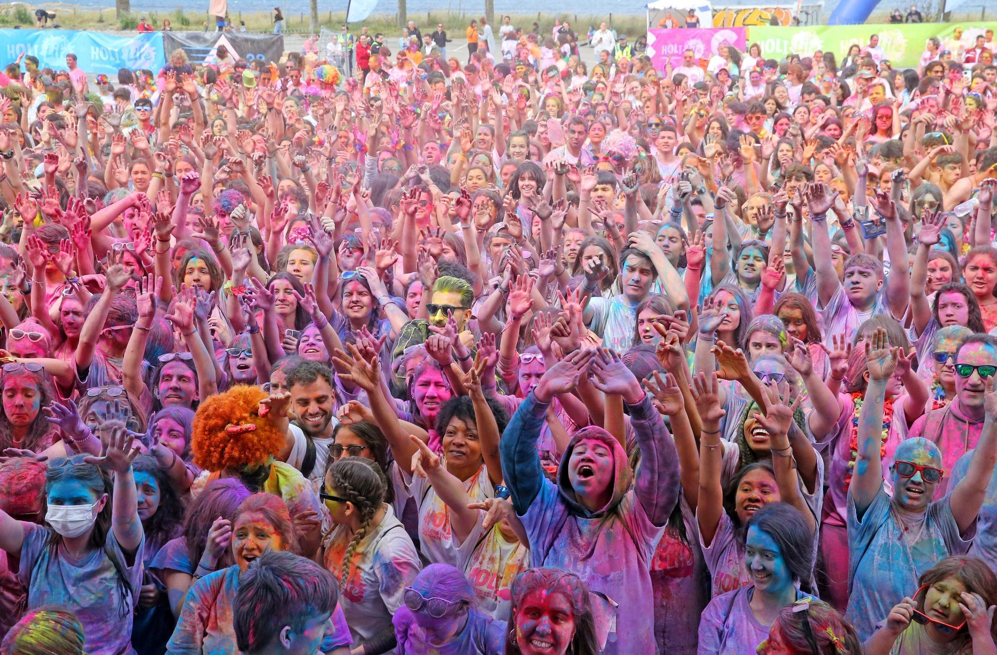 Samil se colorea con los miles de participantes de la Holi Run