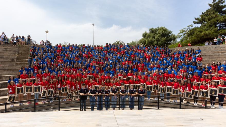 Desfile de politicos en las paellas de Hogueras en el parque Lo Morant de Alicante