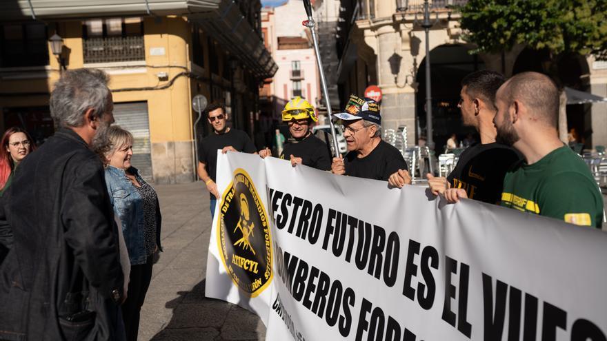 La marcha reivindicativa de los bomberos forestales recala en Zamora