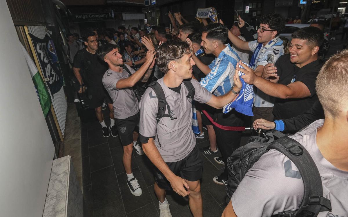 LLegada del equipo de fútbol Málaga CF al Hotel Cristina LLegada del equipo de fútbol Málaga CF al Hotel Cristina