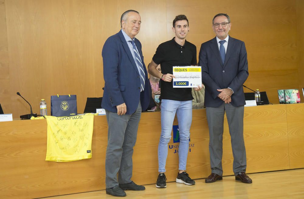 Entrega de las becas Endavant Formació del Villarreal CF