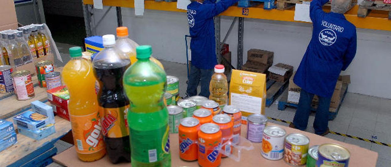 Imagen de archvio de voluntarios en el Banco de Alimentos.