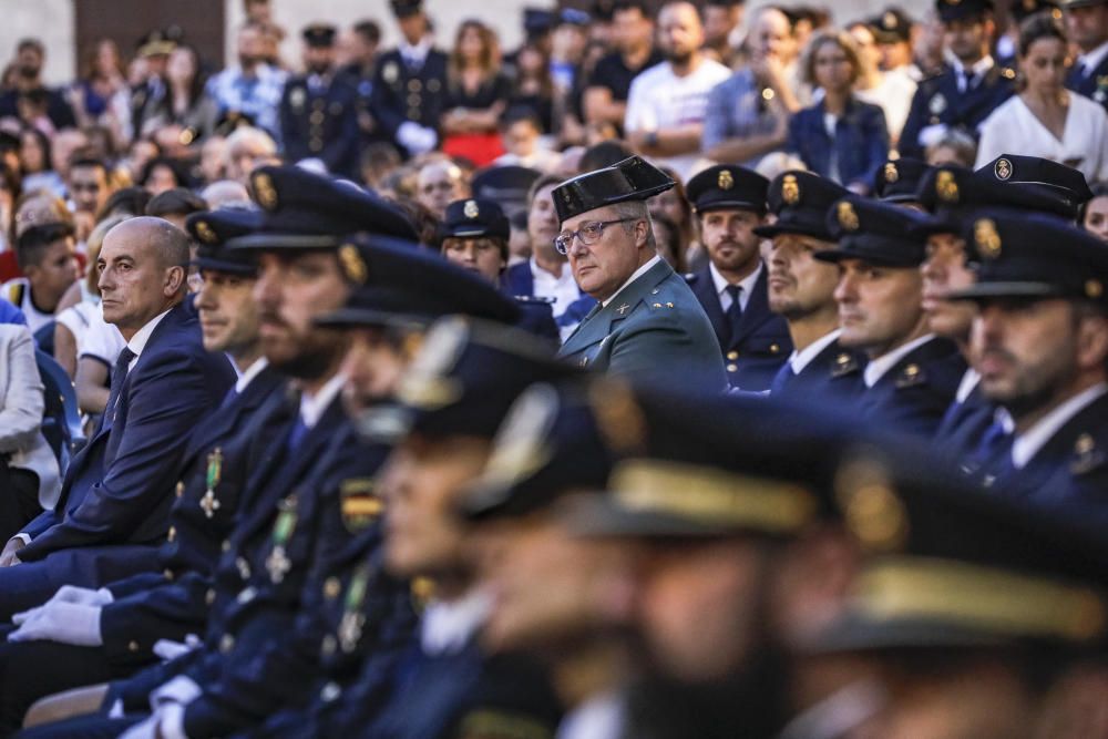 La Policía Nacional rinde homenaje  a las mujeres en su fiesta