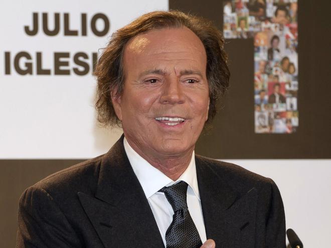 Julio Iglesias se querellará contra Yolanda Díaz en el Supremo por injurias y calumnias