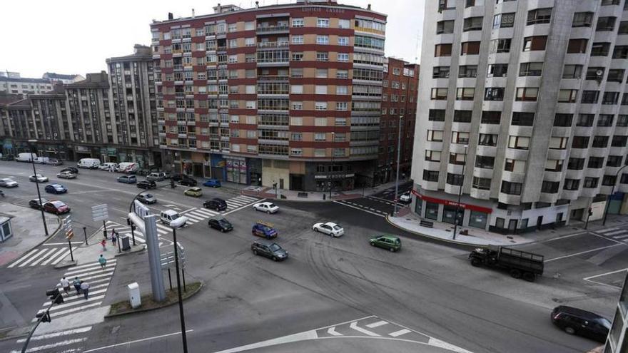 Una rotonda regulará el paso de 40.000 coches diarios por la &quot;puerta de Avilés&quot;