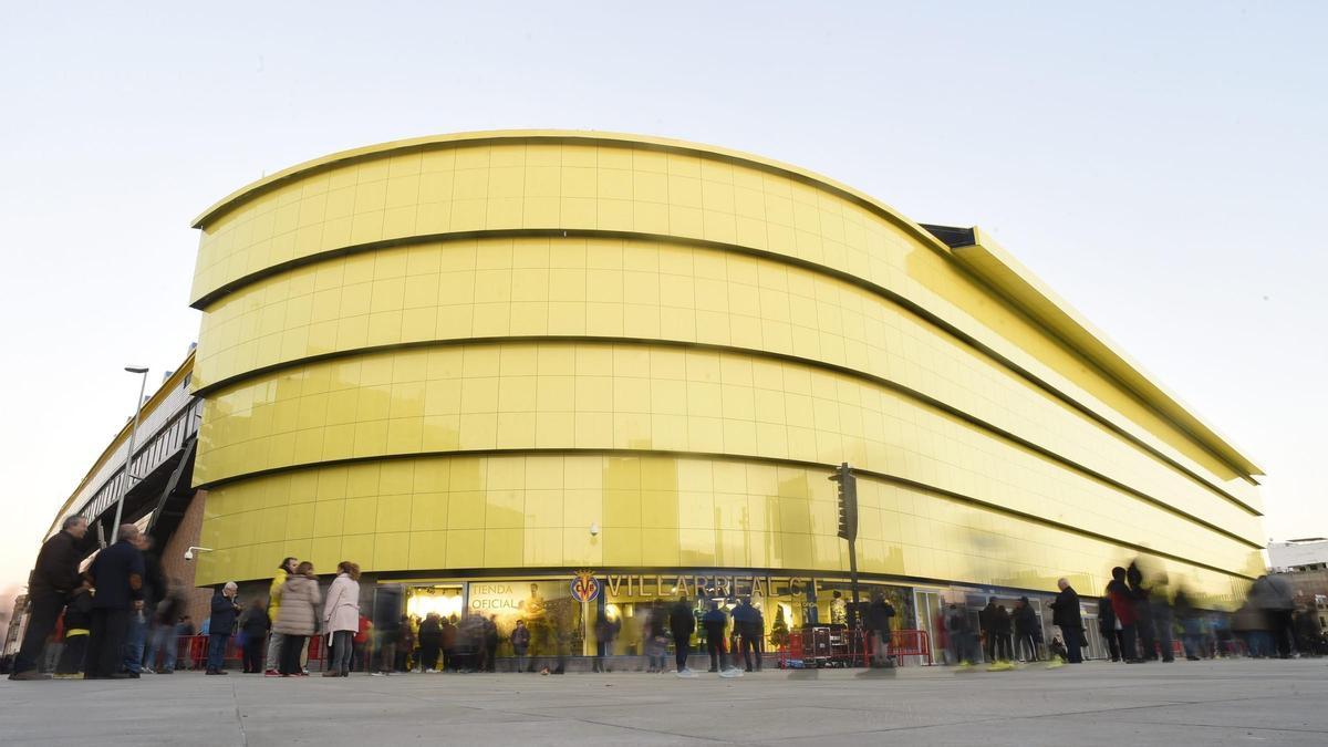 El Palau de la Festa de Castelló y el Estadio de la Cerámica del Villarreal CF son dos ejemplos de construcción de fachada ventilada con revestimiento cerámico en la provincia.
