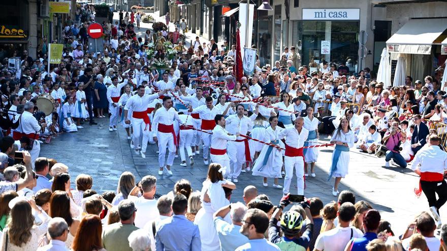 Marín baila su ancestral Danza de Espadas