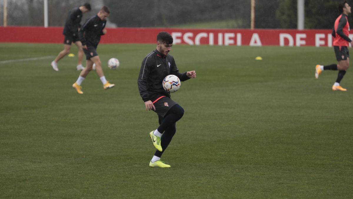 Campuzano, en un entrenamiento con el Sporting