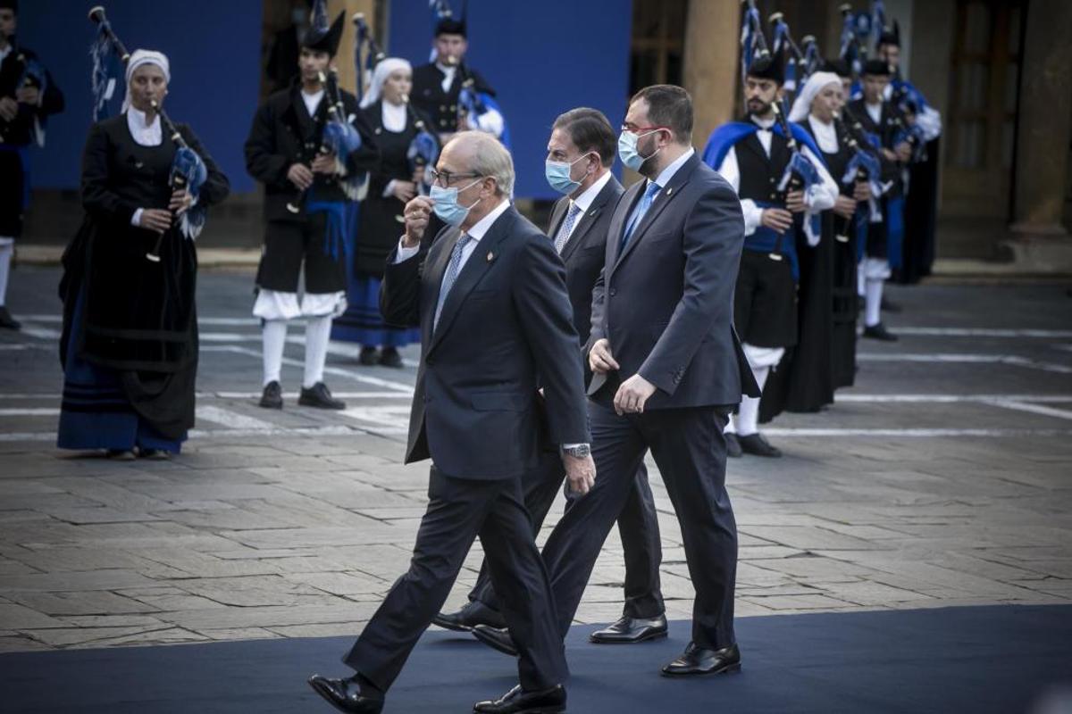 Luis Fernández-Vega, Adrián Barbón y Alfredo Canteli. Luis Fernández-Vega, Adrián Barbón y Alfredo Canteli.