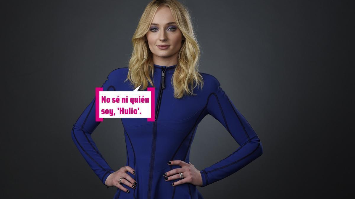 Sophie Turner seria con vestido azul