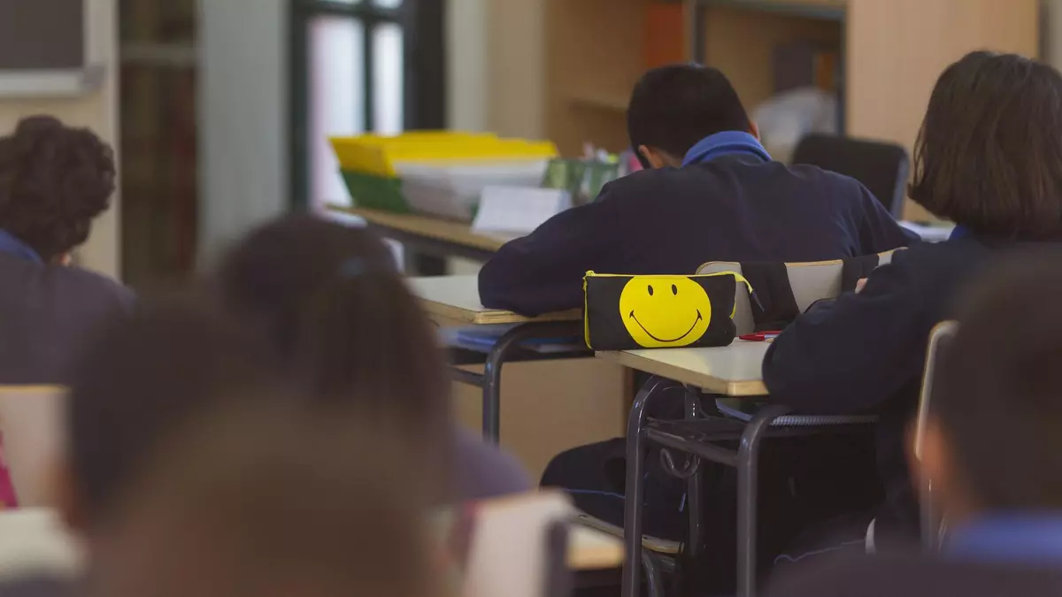 Este es el sueldo de un profesor de secundaria en Madrid: la comunidad con el peor salario para los docentes