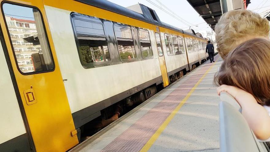 El tren Celta, que opera Comboios de Portugal, y cubre el tramo entre Vigo y Porto-Campan.