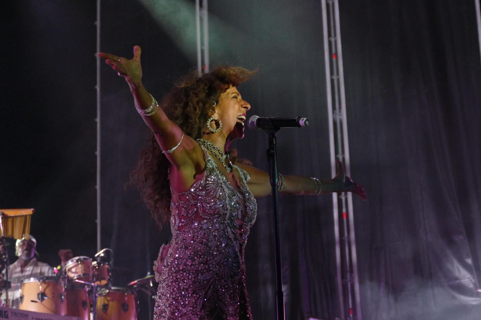 Roses es rendeix davant Rosario Flores a Sons del Món