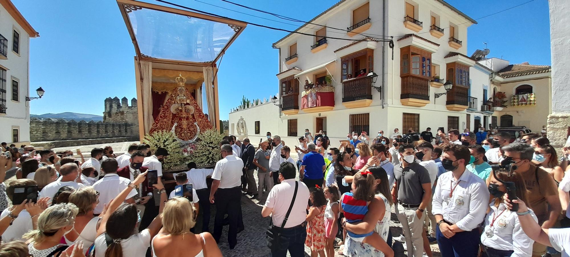 La 'Bajá' de la Virgen de la Sierra a Cabra, en imágenes