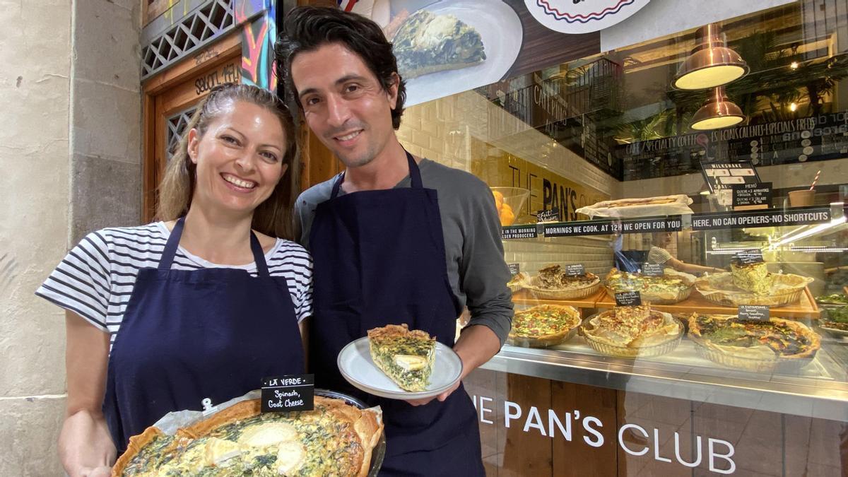 Fabienne Suc y Franck Belly, de The Pan's Club, con La Verde, ganadora del Mundial de quiches de 2022.