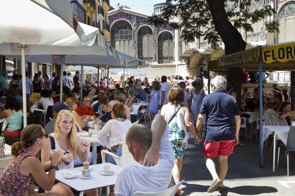 El centro de Valencia, lleno en pleno agosto