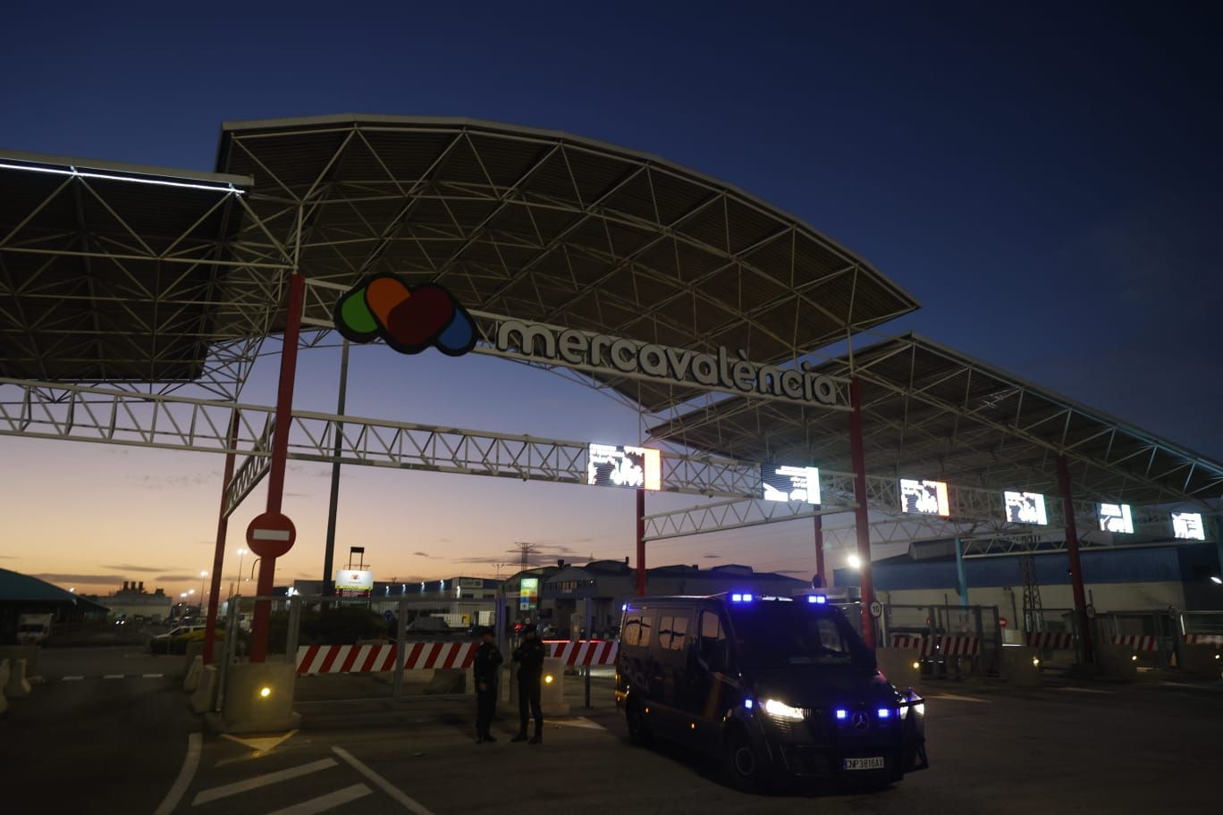 Normalidad en Mercavalencia y el Puerto durante las primeras horas de la huelga de transportistas