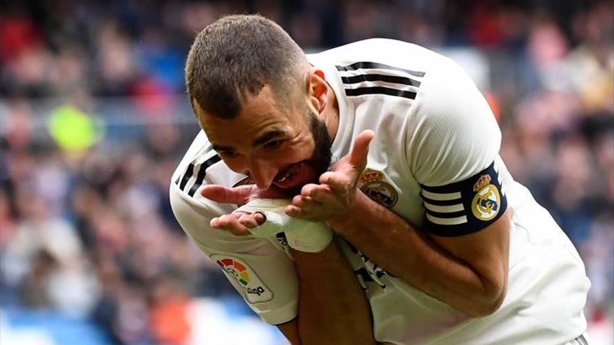 Benzema vuelve a rescatar el orgullo del Madrid ante el Eibar