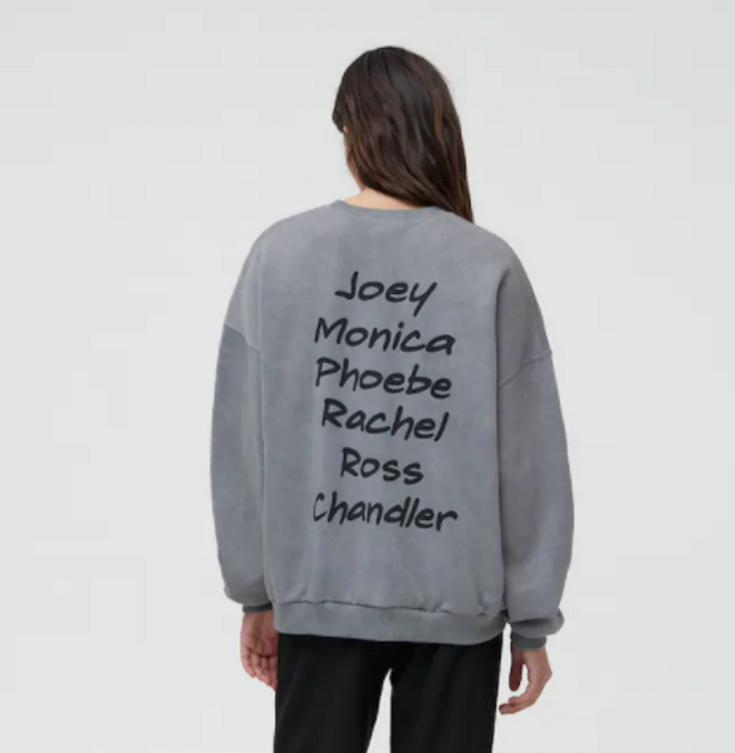 Parte posterior de la sudadera gris de Pull&amp;Bear inspirada en 'Friends'