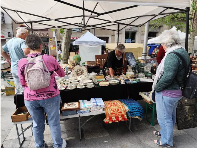 Les Fires de l'1 de maig omplen carrers i places de Figueres
