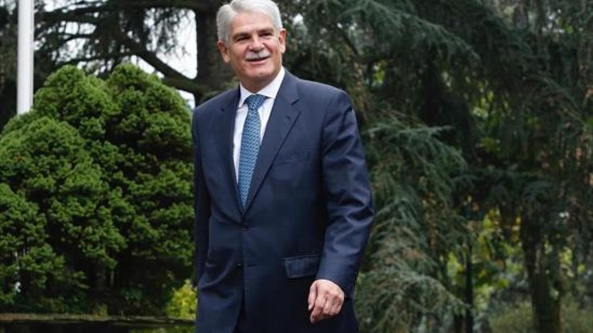 El ministro de Exteriores, Alfonso Dastis, en el complejo de la Moncloa.