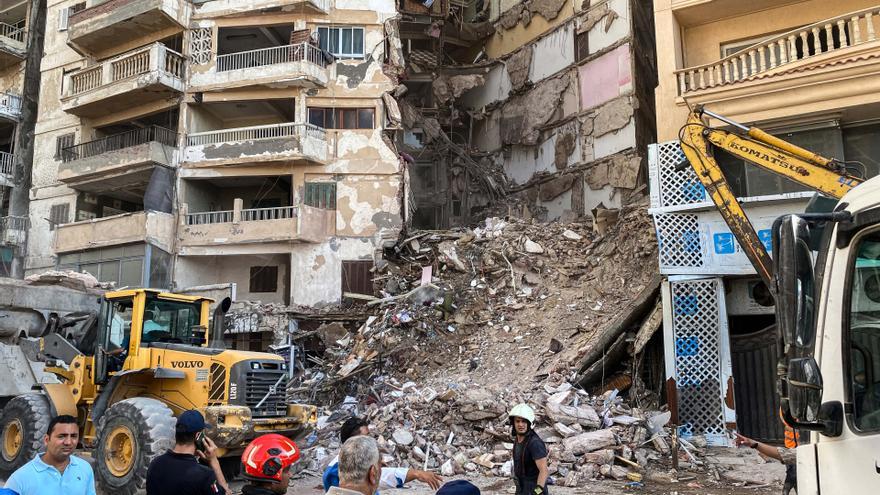Los fallecidos por el derrumbe de un edificio en Alejandría suman ya nueve