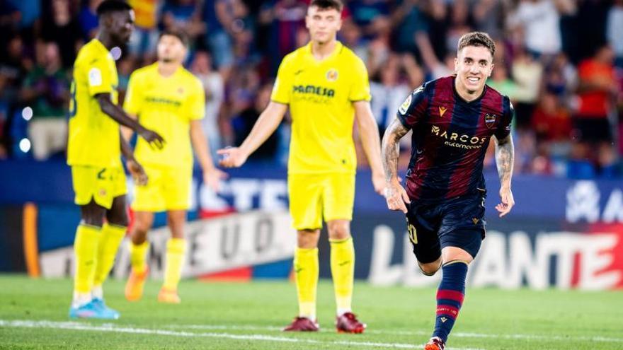 Joni Montiel celebra el gol contra el Villarreal B