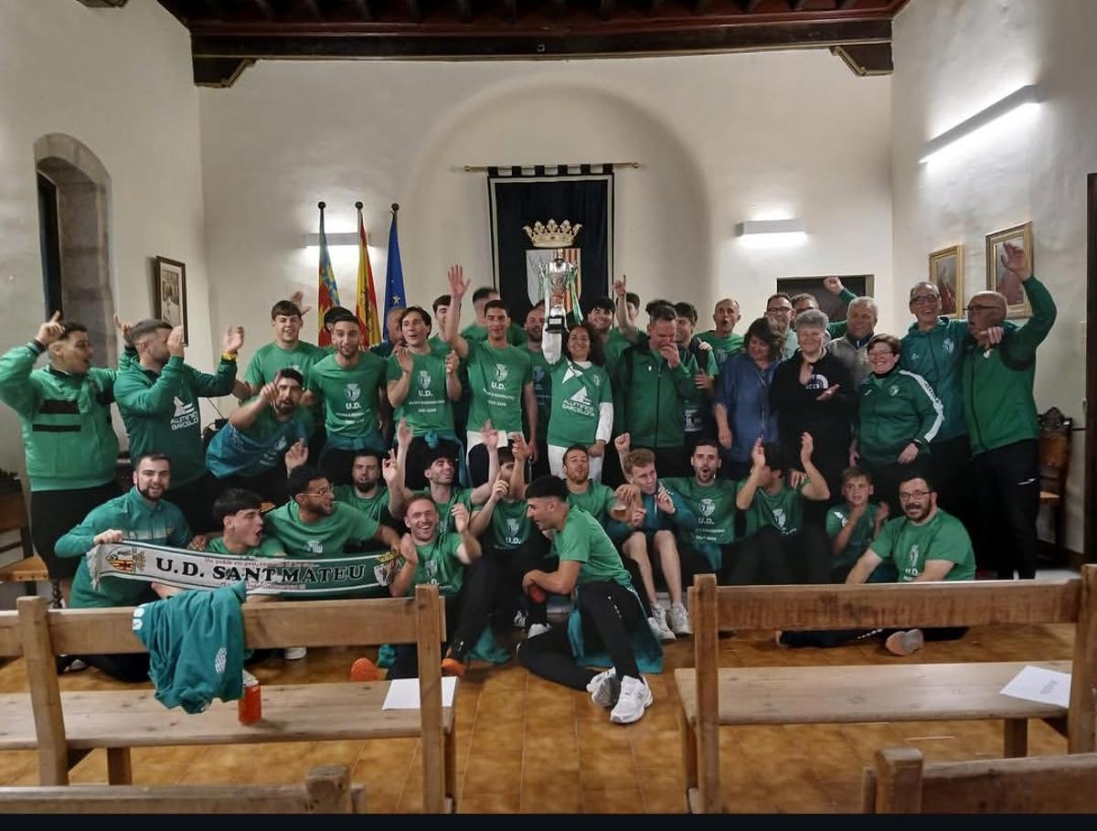 Recepción oficial a la UD Sant Mateu.