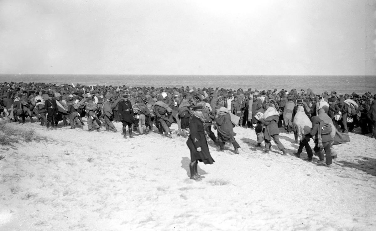 Una de las imágenes de la caja de fotos en placas de vidrio del fotógrafo Auguste Chauvin, sobre exiliados republicanos, en 1939. Depositadas en el Arxiu Nacional de Catalunya.