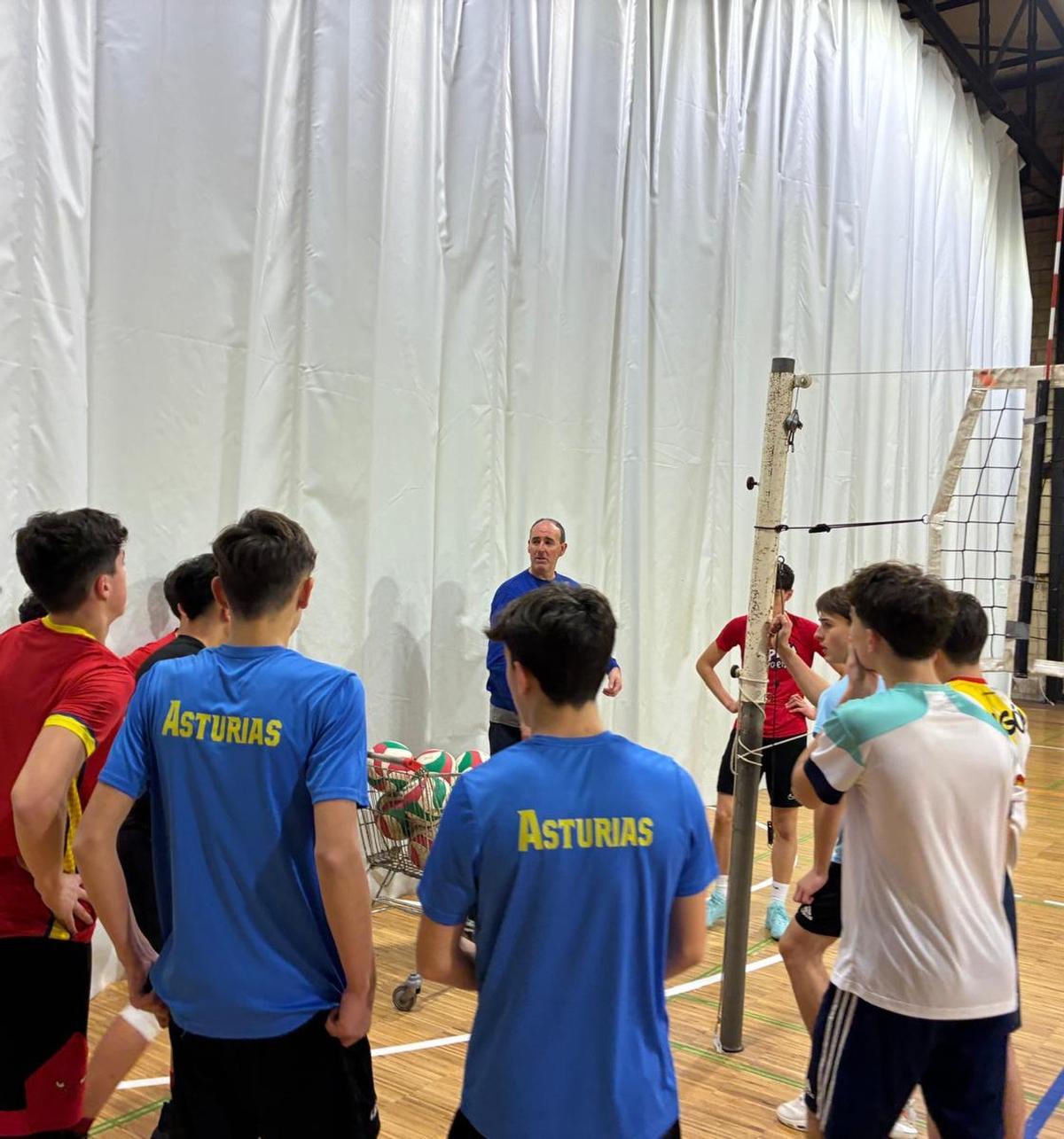Jornadas de tecnificación de la Federación de Voleibol en Llanes