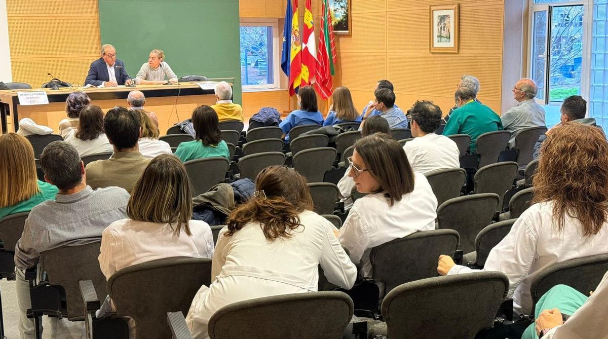Asamblea informativa de CESM sobre la huelga de médicos en el hospital Virgen de la Concha. | CEDIDA