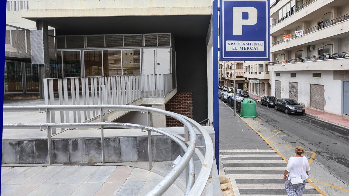 Aparcamiento del Mercat en Guardamar del Segura sobre el que se ubica la Escola de Música del municipio