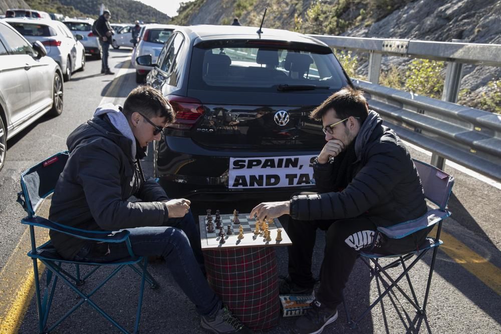 Una acció del Tsunami Democràtic talla l'AP-7 a la Jonquera