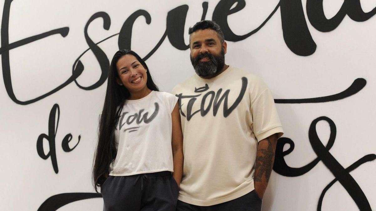 Isabel Robles y Wilbert Romero, ayer, en la sede de la Escuela de Artes Flow.