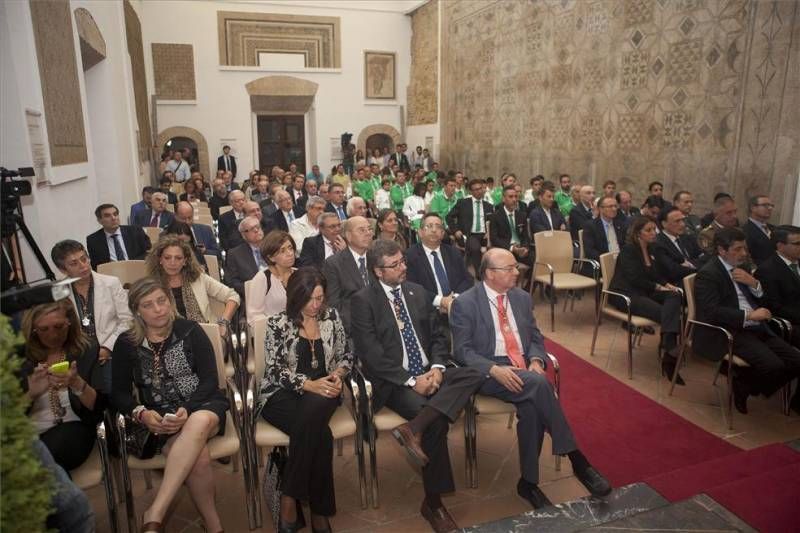 La entrada de la Medalla de Oro de la ciudad al Córdoba CF, en imágenes