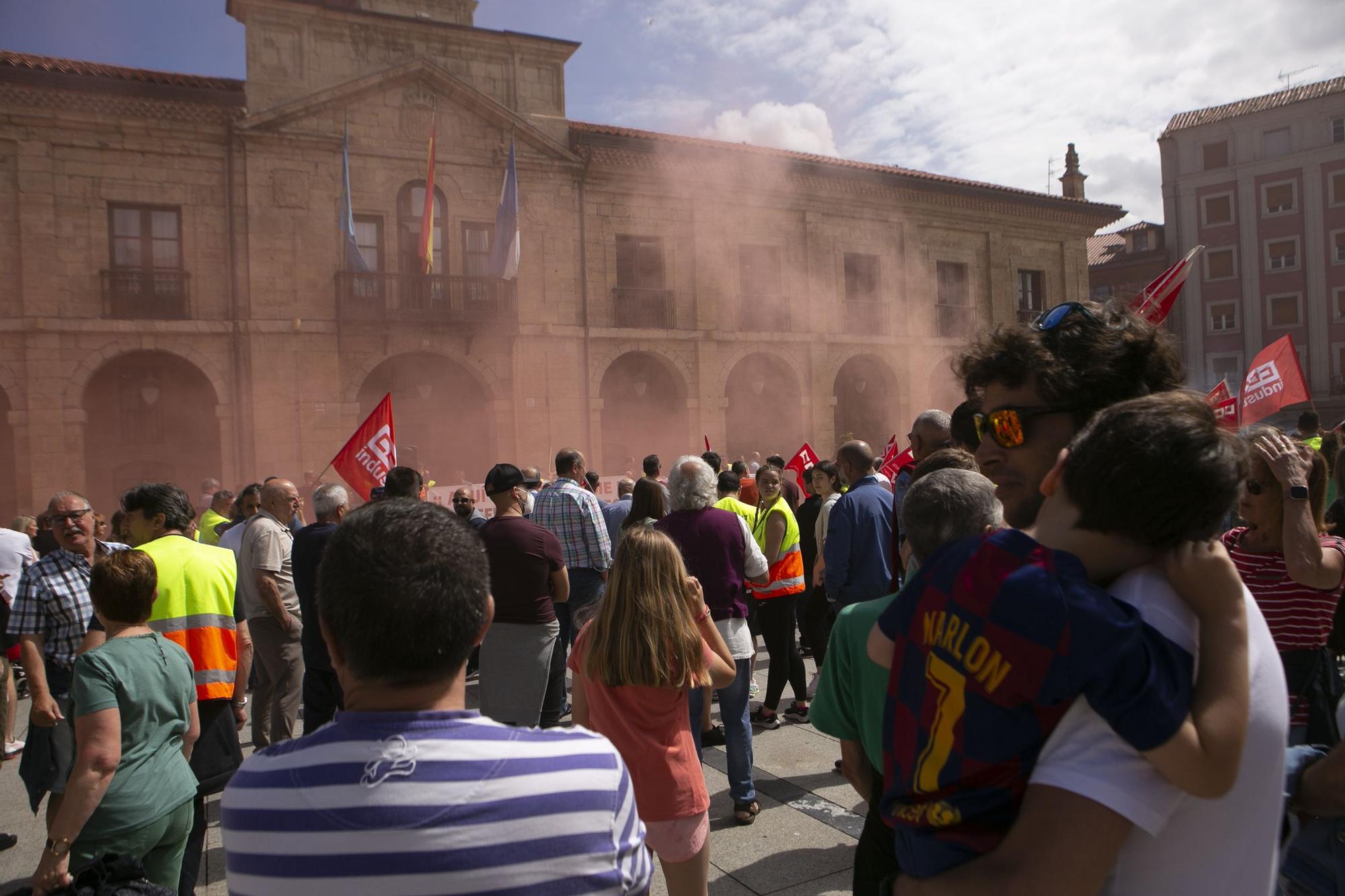 Los trabajadores de Saint-Gobain salen a la calle para frenar los despidos en Avilés