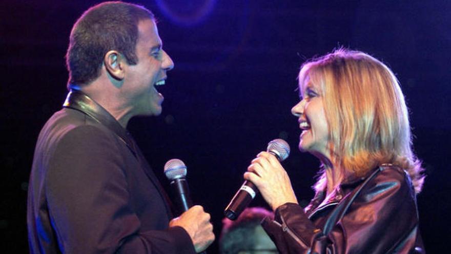 John Travolta y Olivia Newton-John cantando