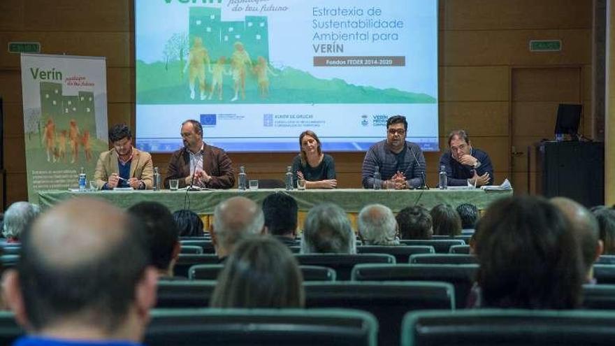 Foro celebrado en la Casa da Cultura de Verín. // FdV