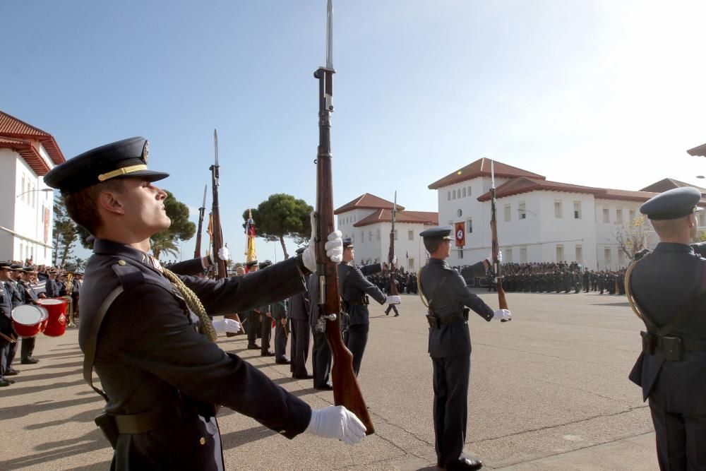 Jura de bandera de nuevos alumnos en la Academia General del Aire